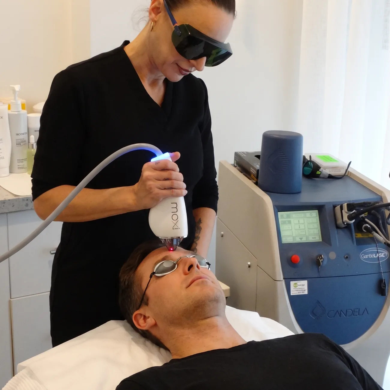 A MOXI laser treatment being performed at the neoSKiN clinic